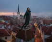 Полёт над старым Таллинном: сон о свободе, погоне и временном взлёте