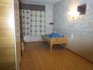 Комната на втором этаже + 2 человека