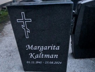 Модель 'Стандарт' из натурального черного гранита. В стоимость входит полировка со всех сторон и гравировка. От 200€