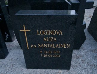 Модель 'Стандарт' из натурального черного гранита. В стоимость входит полировка со всех сторон и гравировка. От 200 €