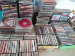 CD - диски Российской эстрады , 75 штук .