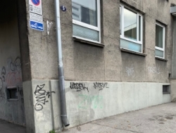 Удалить граффити с оштукатуренной наружной стены