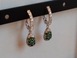 Много красивых сережек из нетемнеющего металла