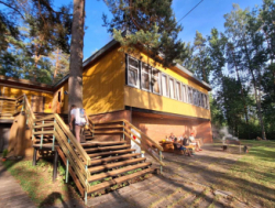 PUHKEMAJA CHUDSKOE JÄRVE ääres