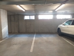 Место в теплом подземном гараже в центре города