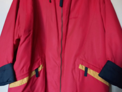 Продам куртку красную