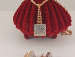 Очень красивые изделия из нетемнеющего металла