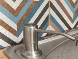 Продам диспенсер для мыла