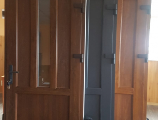 Входные пластиковые двери