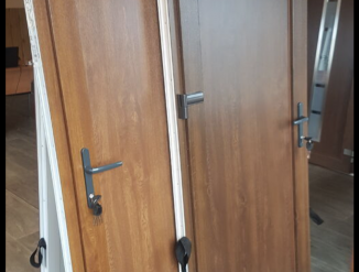 Входные пластиковые двери