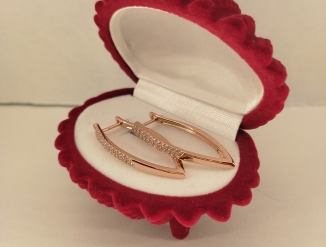 Красивые серьги из нетемнеющего металла