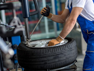 Шиномонтажник