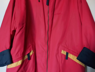 Продам куртку красную