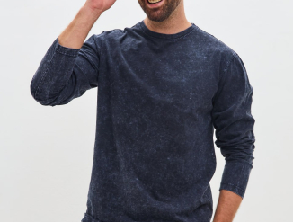 Одежда для взрослых и детей.