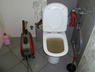 Устранение засора канализации.