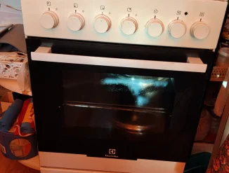 Продам газовую плиту